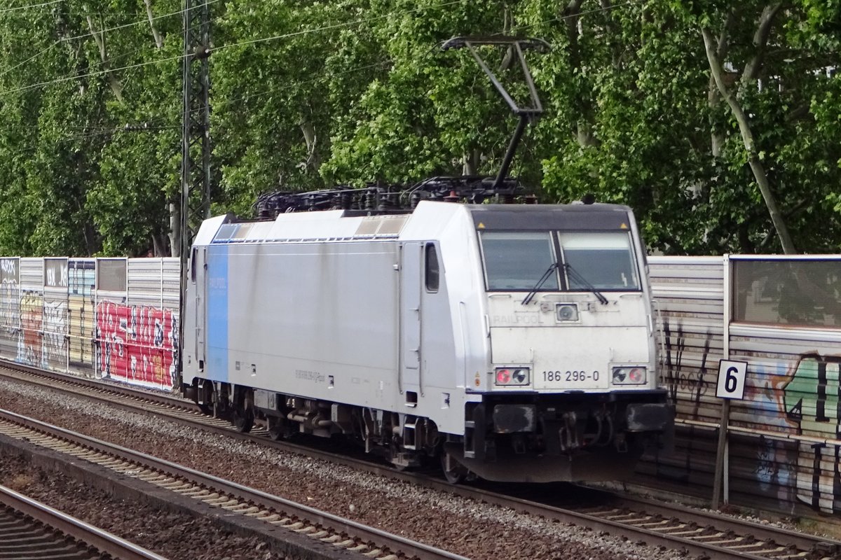 RP 186 296 durchfahrt am 7 Juni 2018 Köln Süd.