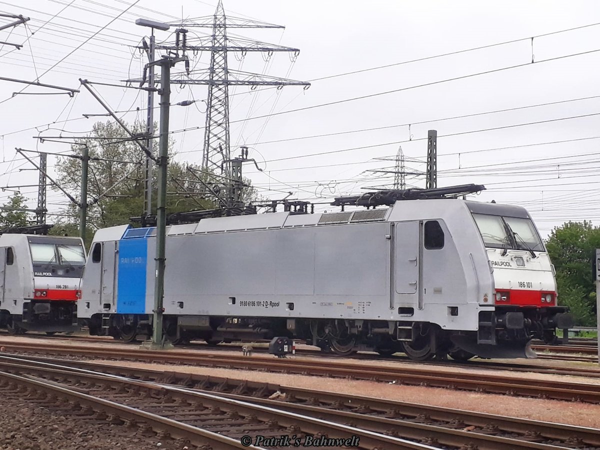 Rpool 186 101 abgestellt in Hamburg-Altenwerder am Hafenbahnhof Alte Süderelbe am 01.05.2019