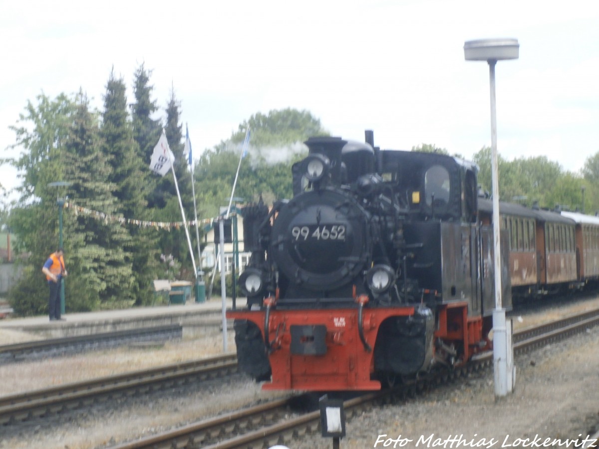 RBB 99 4652 fhrt fr Fhrerstandsmitfahrten im Putbusser Bahnhof hin und her am 31.5.15