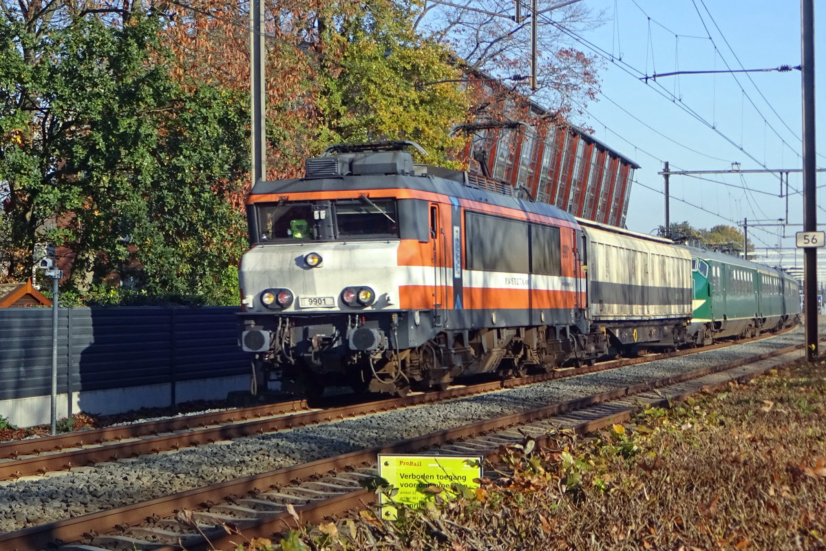 RXP 9901 zieht ein Museumszug durch Wijchen nach Eindhoven am 10 November 2019.