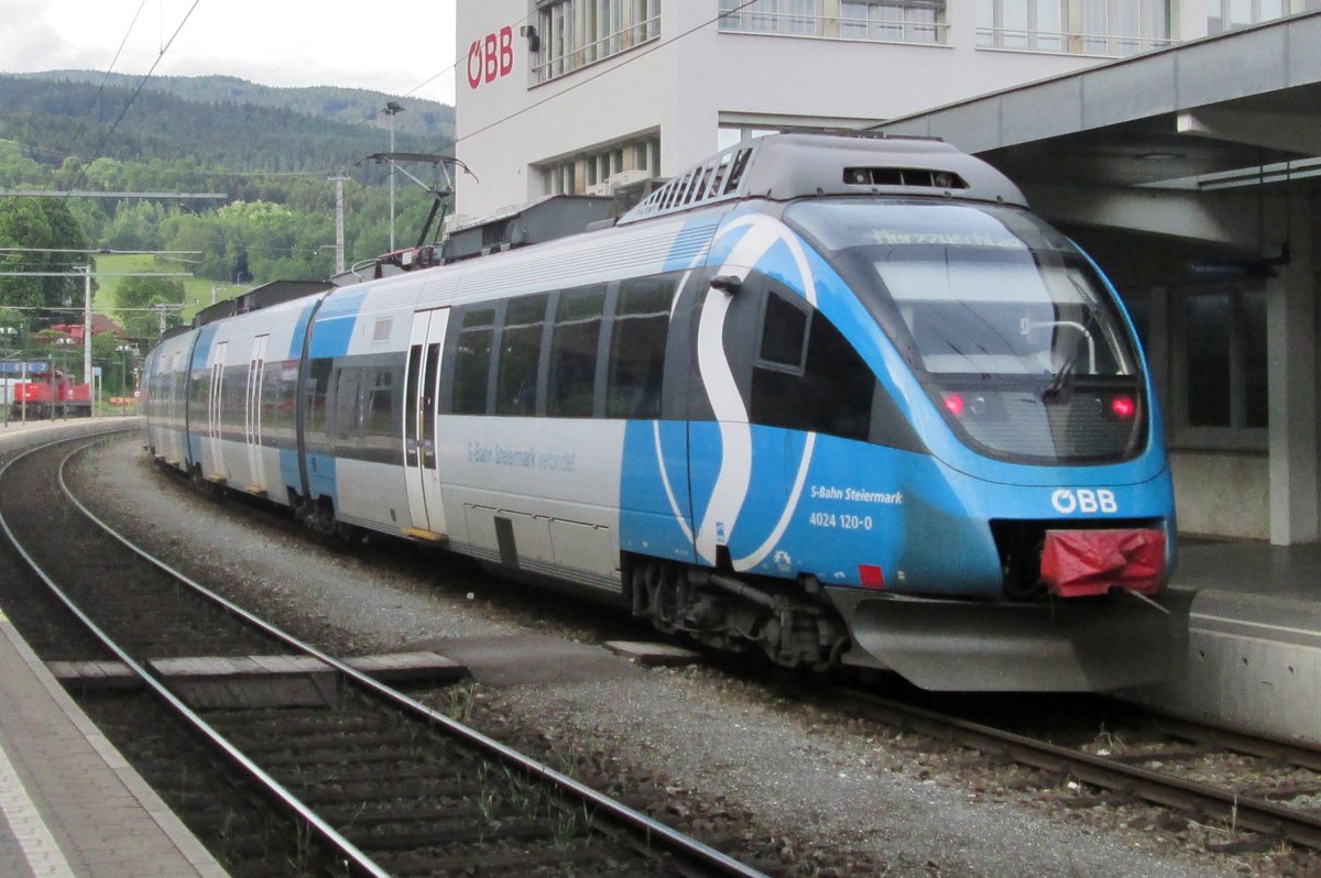 S-Bahn Steiermark 4024 120 steht am 31 Mai 2016 in Leoben Hbf.