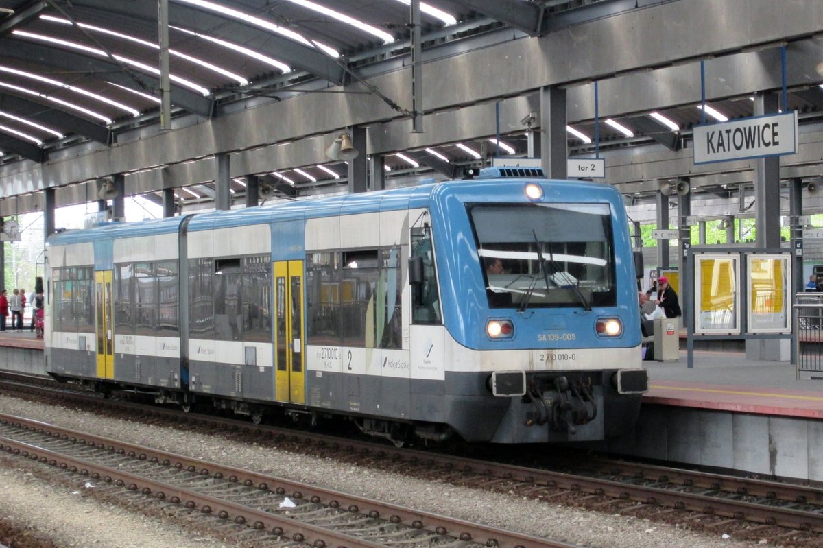 SA109-105 steht am 3 Mai 2016 in Katowice.
