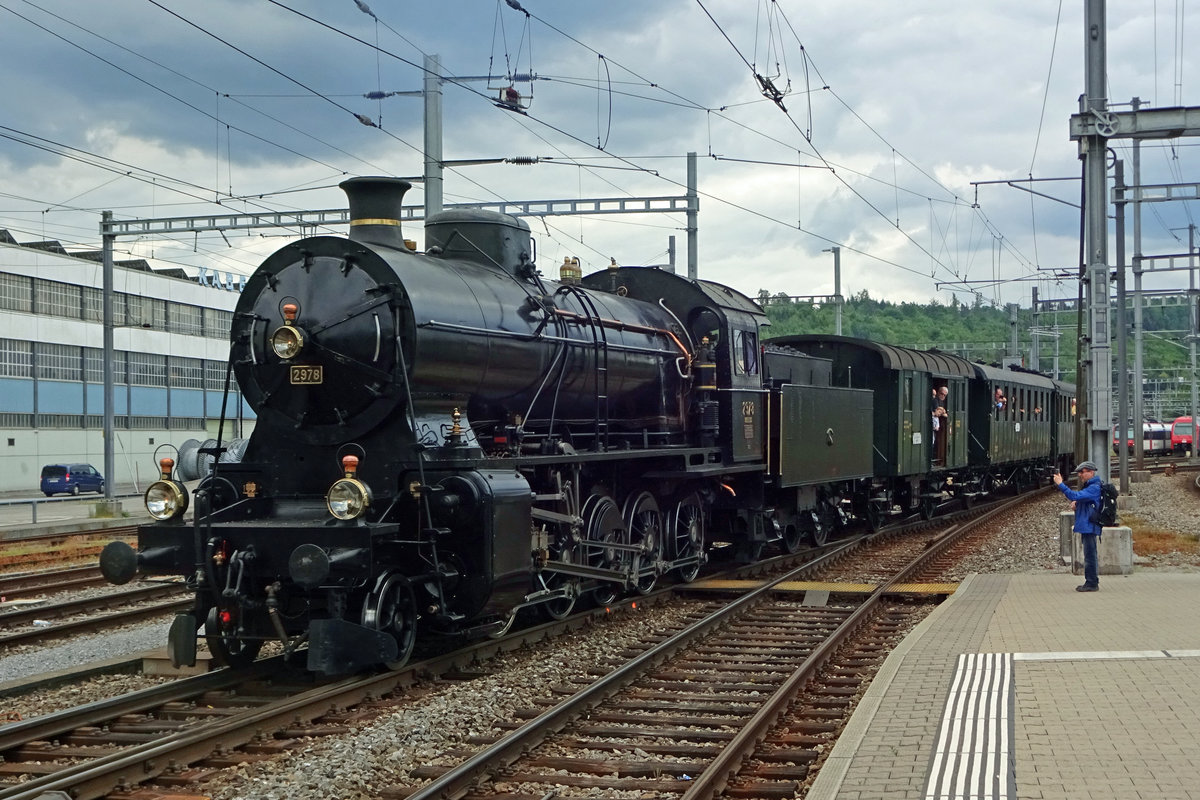 SBB Elefanten 2978 zieht ein Sonderzug ins Bahnhof von Brugg AG am 26 Mai 2019. 