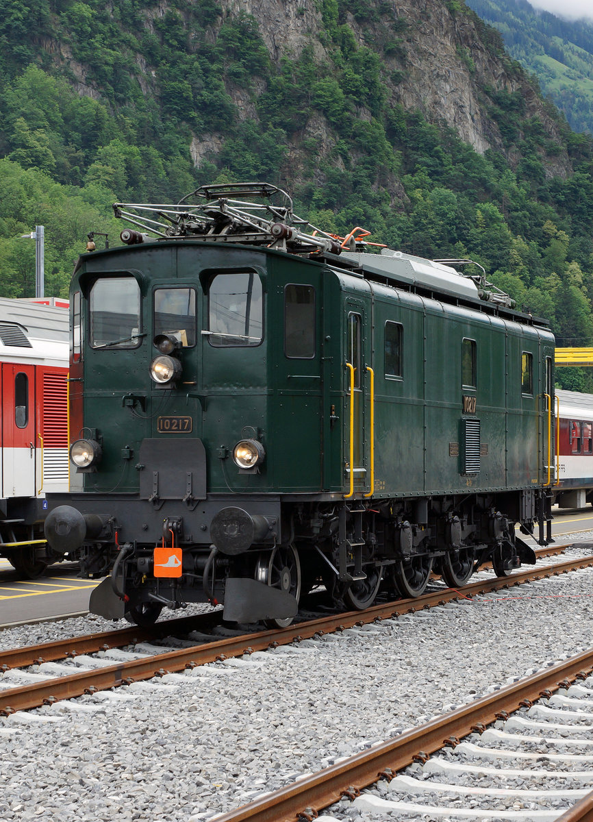 SBB:  GOTTARDO 2016 
Rund um das alte SBB Depot Erstfeld, das durch die Eröffnung des Gotthard Basistunnel leider seine grosse und langjährige Bedeutung verliert, wurde Rollmaterial aus verschiedensten Epochen ausgestellt so auch die Ae 3/5 10217. Aufnahme vom 4. Juni 2016.
Foto: Walter Ruetsch
