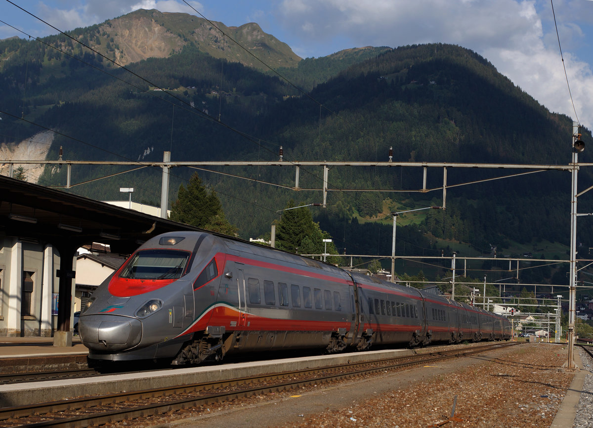 SBB/FS: Ein unbekannter FS ETR 610 bei der Einfahrt Airolo am 13. September 2016.
Foto: Walter Ruetsch