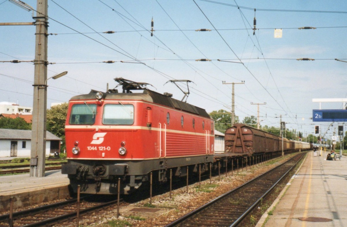 Scanbild von 1044 121 in Brück-an-der-Leitha am 22 Mai 2005.