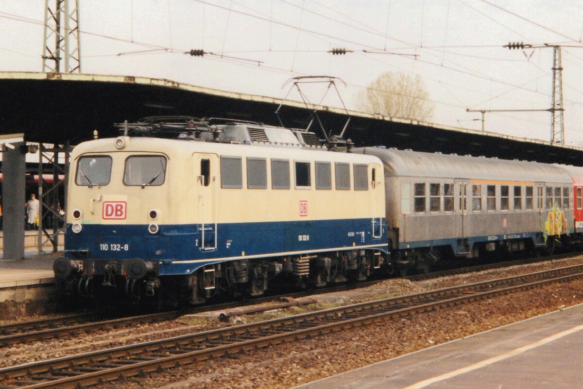 Scanbild von 110 132 in Köln Deutz am 13 April 2000.