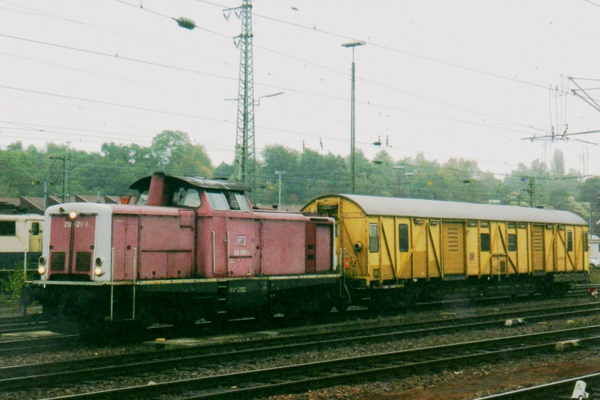 Scanbild von 212 029 in Saarbrcken Hbf am 22 Juli 1998.