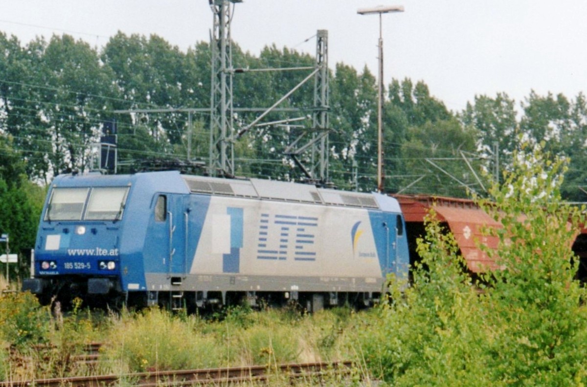 Scanbild von LTE 185 529 mit Getreidezug bei Kaldenkirchen am 11 Augustus 2006.