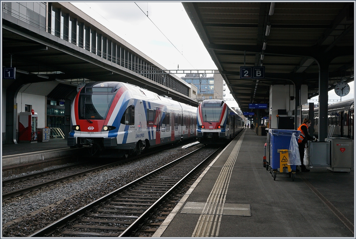 Schon 1912 wurde beschlossen zwischen dem Bahnhof von Genève und Annemasse eine Schienenverbindung zu schaffen, nun endlich, nach 107 Jahren ist es so weit, der Léman Express fährt! 

Im Bild zwei SBB LEX RABe 522 in Genéve. 

15. Dez. 2019