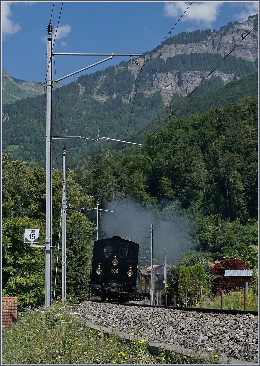 Schweizer Dampftage Brienz 2018: Die SBB G 3/4 208 der Ballenberg Dampfbahn verlässt Brienz mit ihrem  Dampfschnupper-Zug  (Schnupperfahrt 1) nach Brienzwiler.
30. Juni 2018