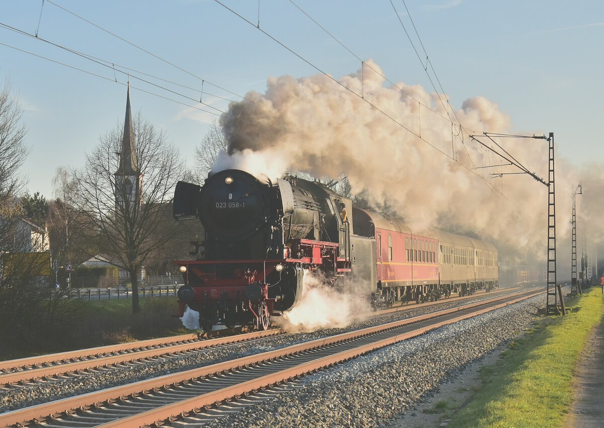 SDZ von Würzburg nach BadKissingen. Gezogen wurde die Fuhre von der 023 058-1 am Samstag den 30.11.2024 