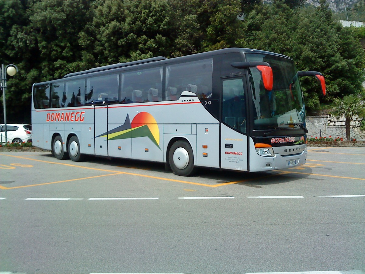 SETRA Reisebus des Reisebusunternehmens Domanegg-Viaggi gesehen auf dem Busparkplatz in Limone sul Garda am 05.06.2014