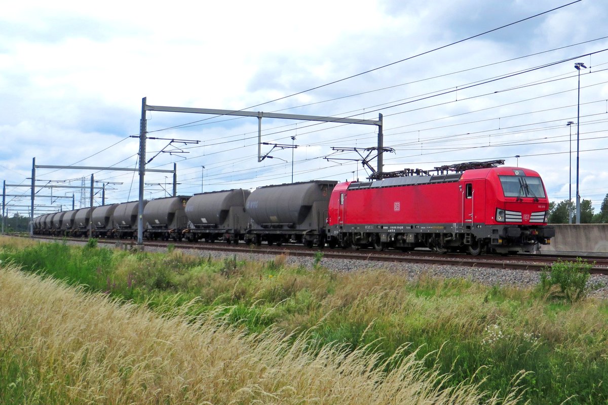 Silozug mit 193 370 durchfahrt am 2 Juli 2020 Valburg CUP.