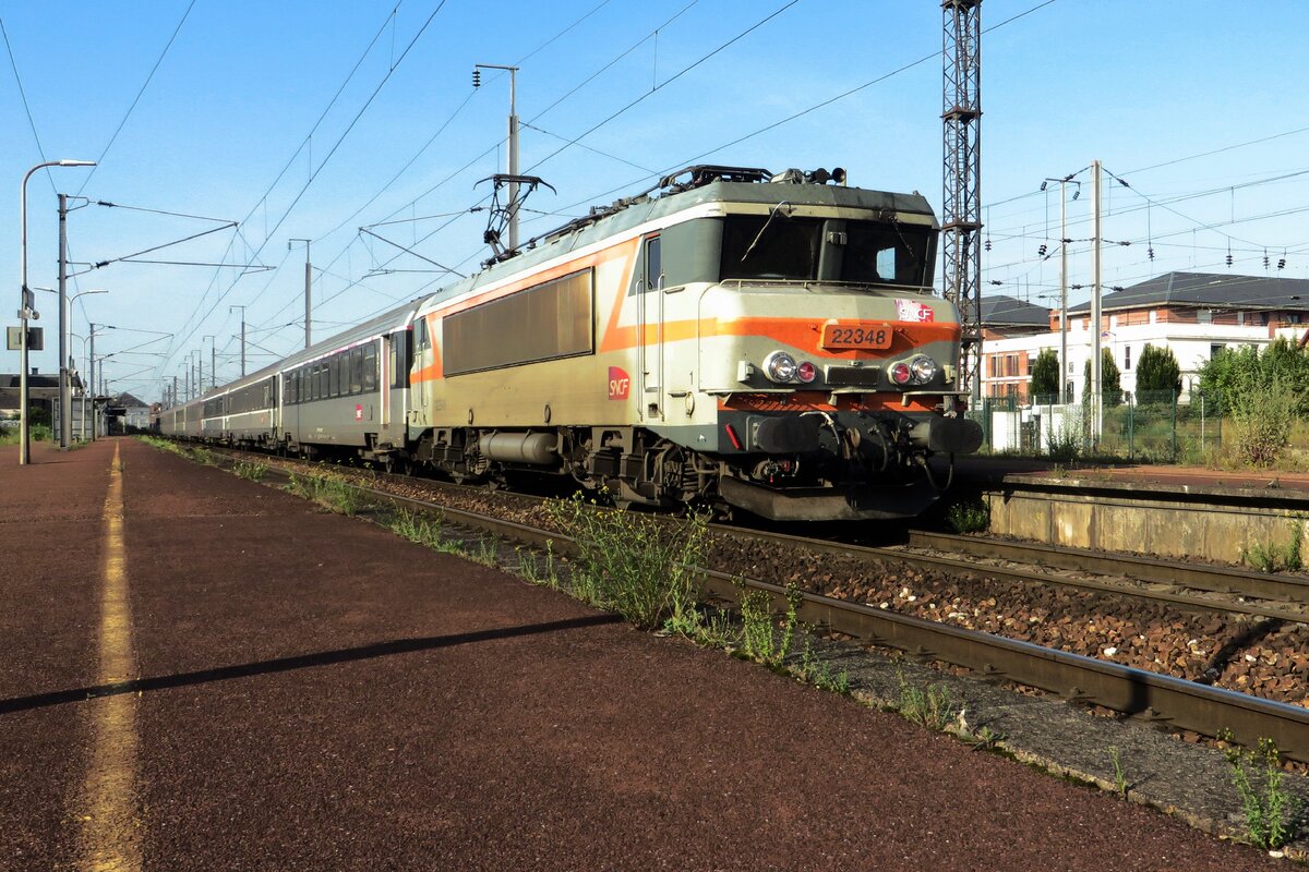 SNCF 22348 treft am 17 September 2021 in Compiegne ein.