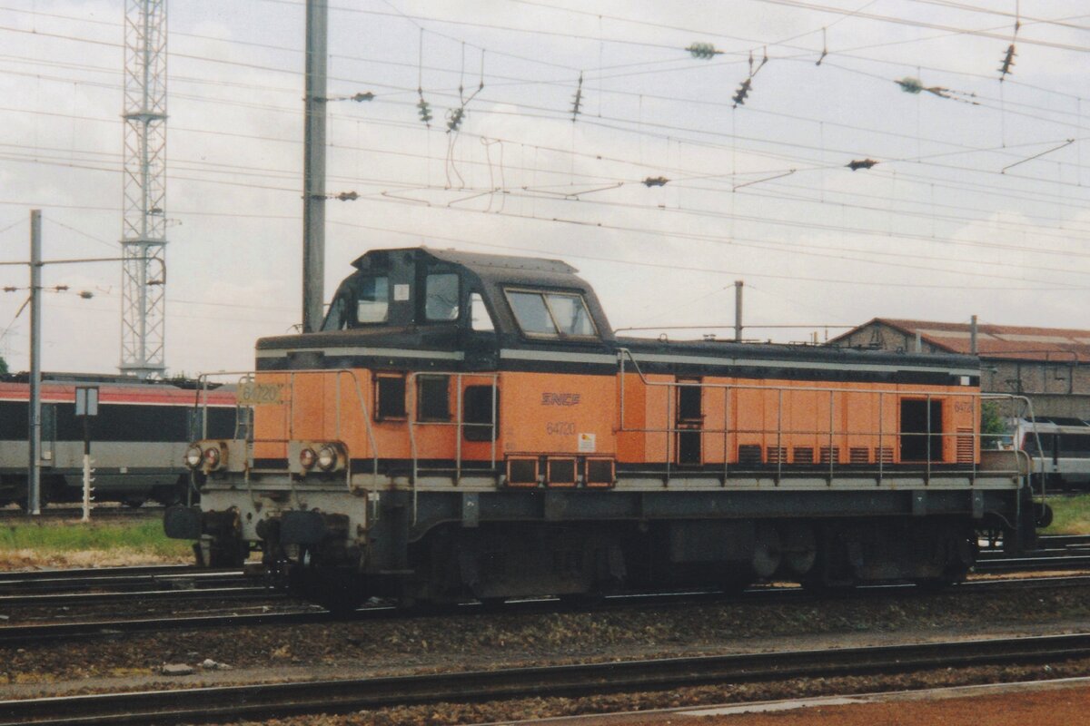 SNCF 64720 steht am 19 Mai 2004 in Thionville.