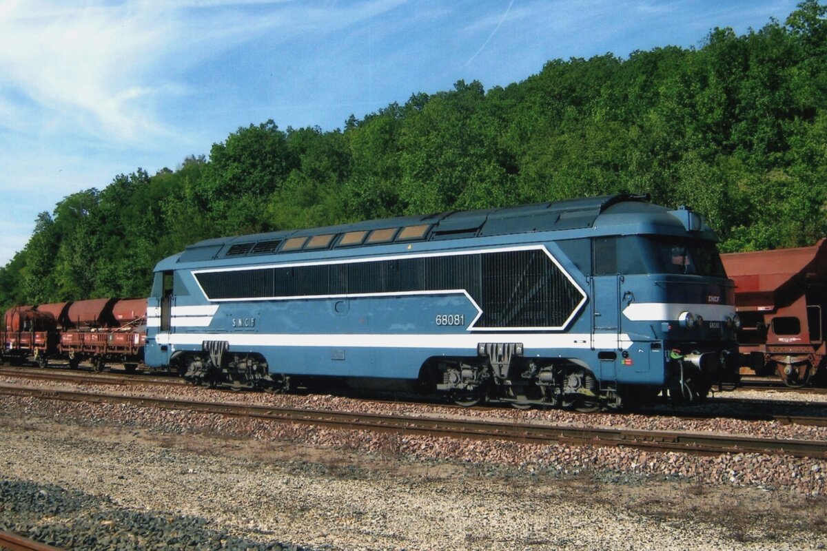 SNCF 68081 steht am 19 September 2010 in Longueville. 