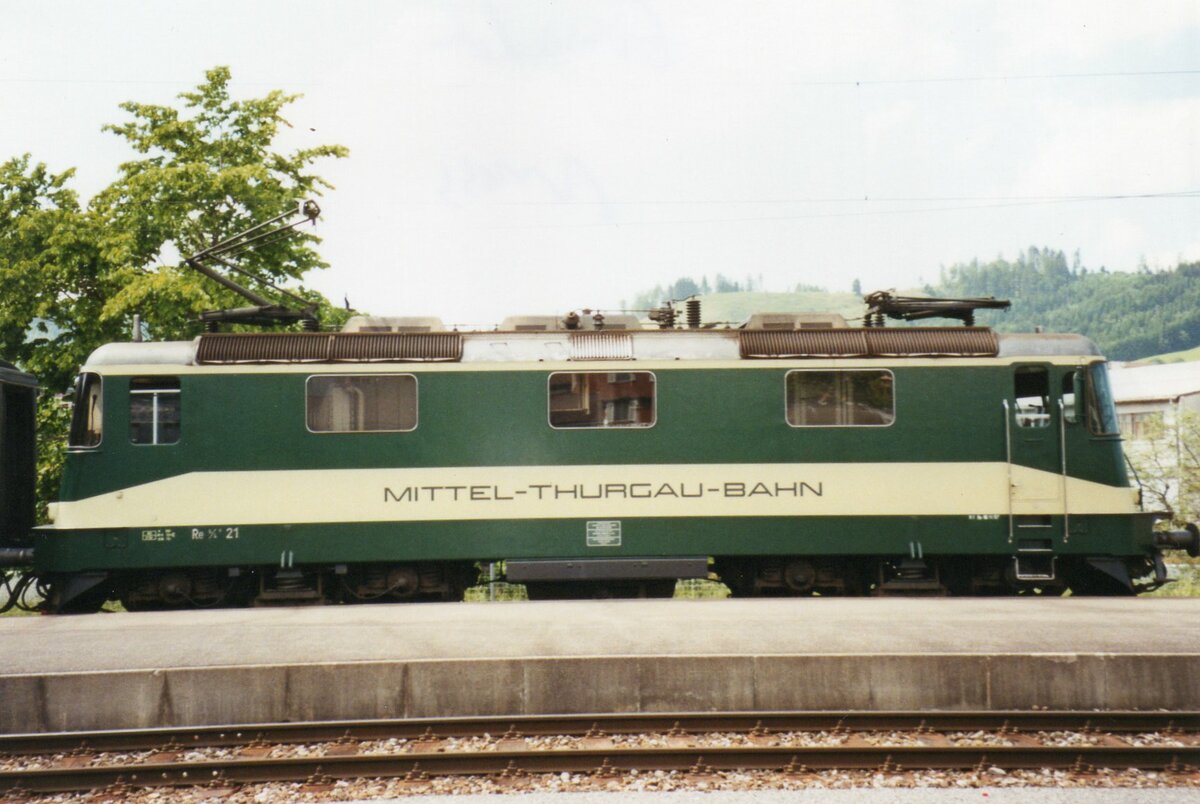 SOB/MThB 21 steht am 22 Mai 2002 in Einsiedeln.
