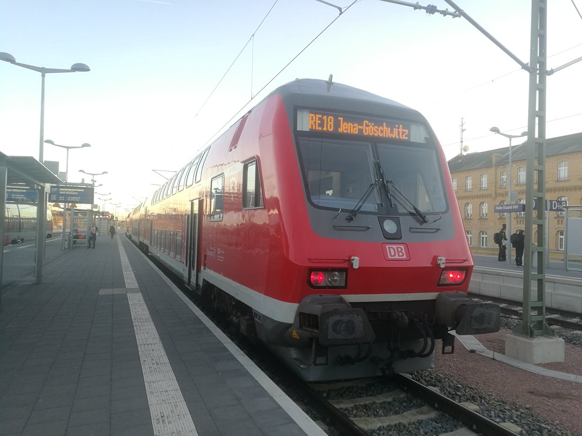 Steuerwagen vom RE18 mit ziel Jena-Gschwitz im Bahnhof Halle (Saale) Hbf am 16.2.19