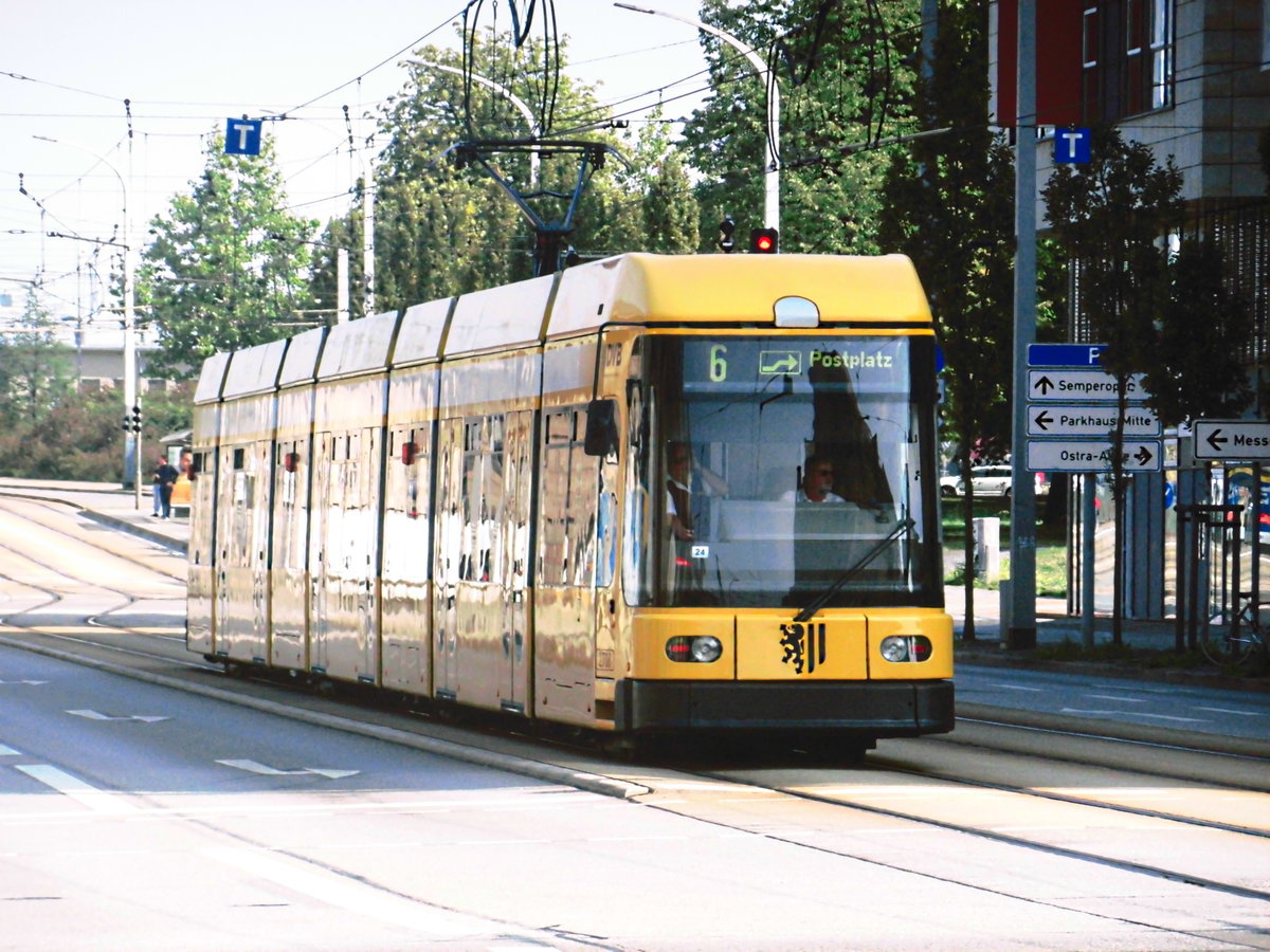 Straßenbahn der DVB als Linie 6 unterwegs zum Postplatz am 5.918