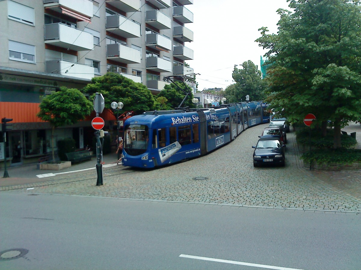 Straenbahnzug des RNV mit Werbung   Mannheimer Morgen   an der Endhaltestelle in Bad Drkheim am 25.06.2014