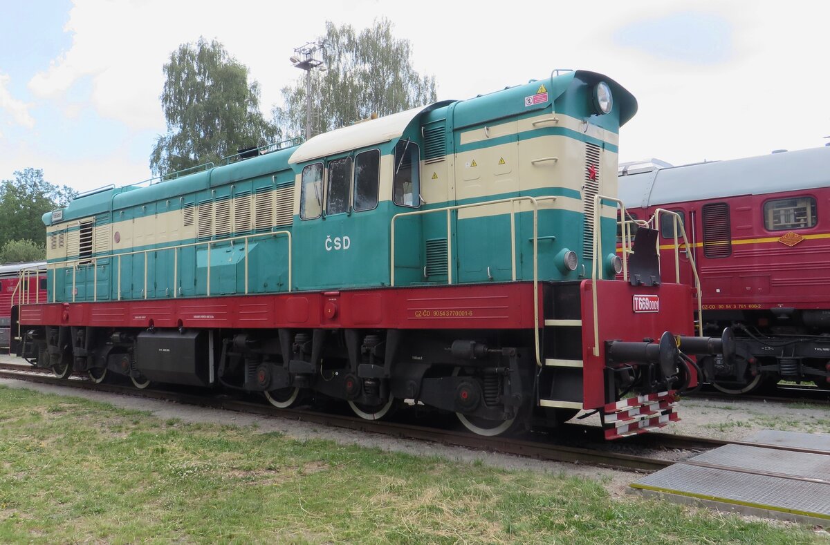 T669 0001 steht am 11 Juni 2022 ins Museum von Luzna u Rakovnika.