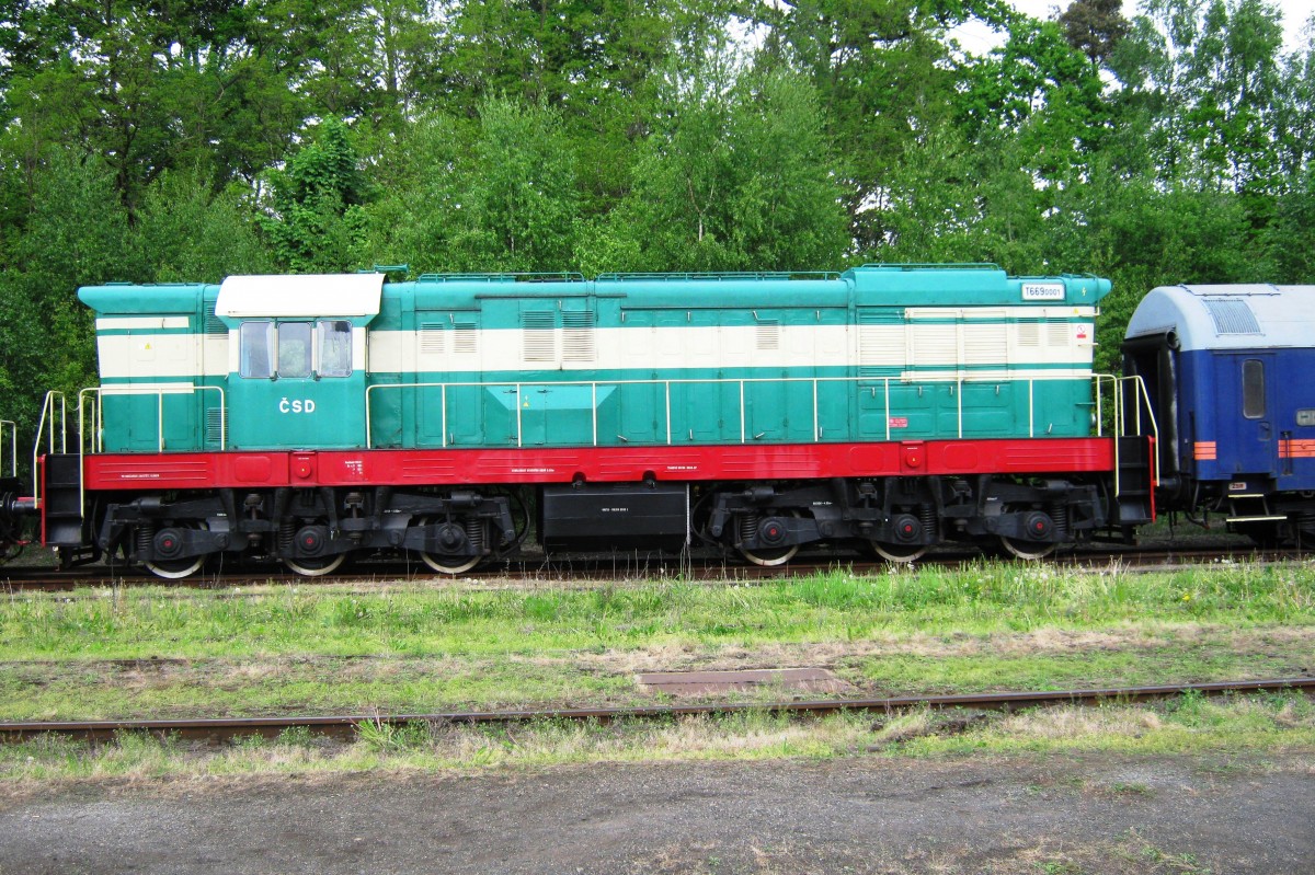 T669 0001 steht am 13 Mai 2012 ins CD-Museum Luzna u Rakovnika.