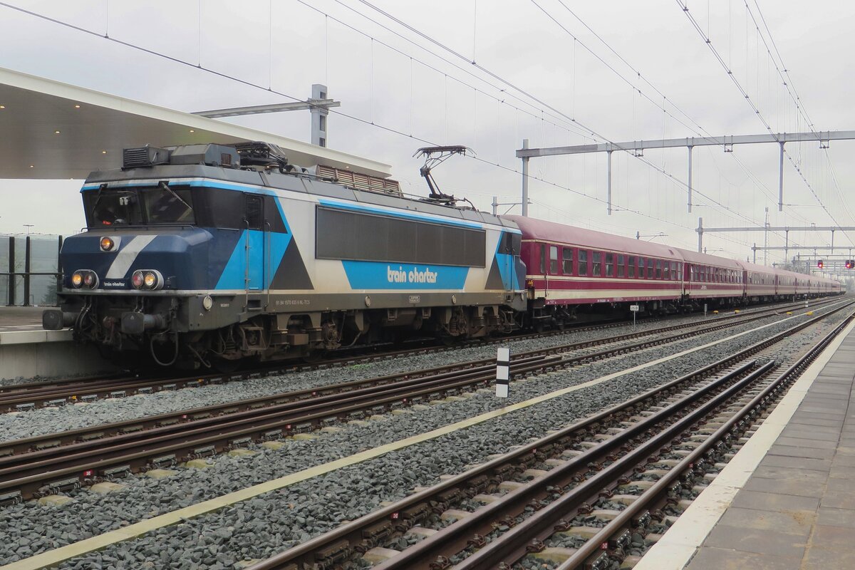 TCS 102001 steht am regnerischen 3 Februar 2022 in Geldermalsen.