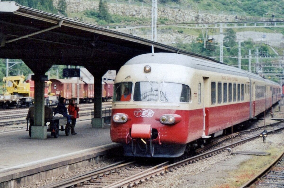TEE 1053 hält am 27 Mai 2007 in Göschenen als Extrafahrt.