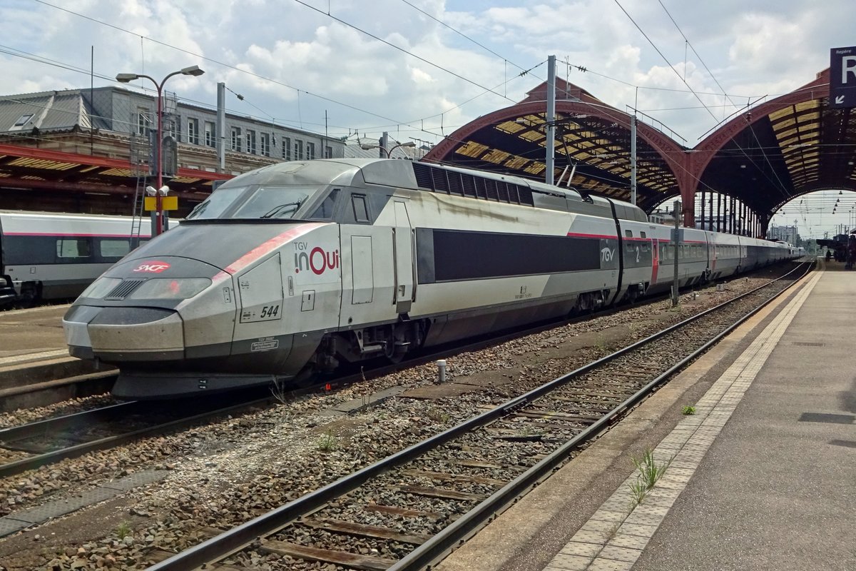 TGV 544 steht am 24 Mai 2019 in Strasbourg Gare Centrale.