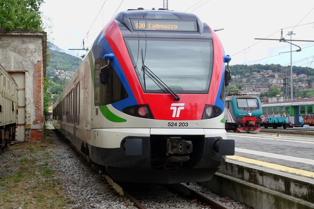 TiLo 524 203 steht am Kopfspur in Luino am 29 Mai 2022.