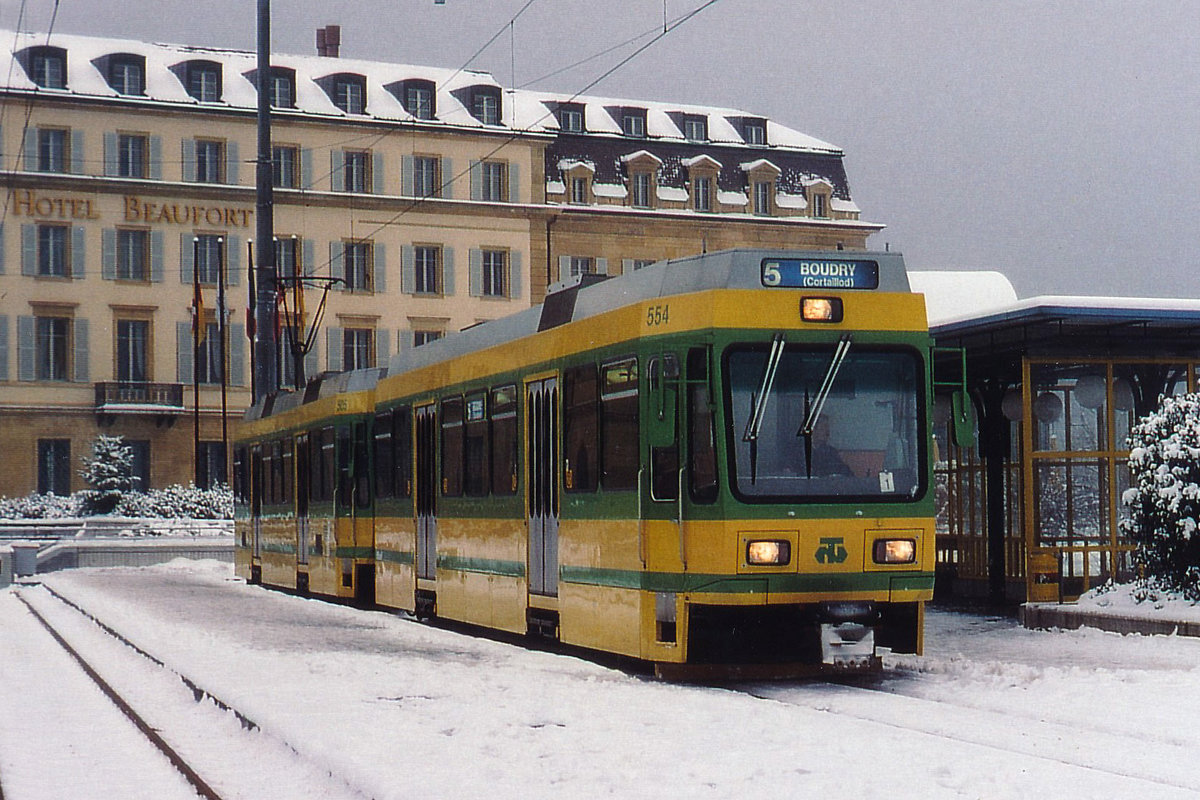 TN: In Neuenburg wartete der Be 4/4 501 mit dem Bt 554 auf die Abfahrt nach Boudry.
Foto: Walter Ruetsch