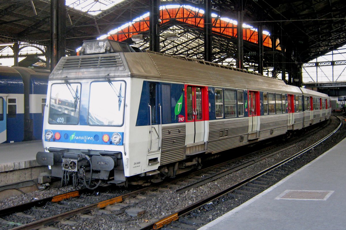 Transilien Z-6409 steht am 19 September 2011 in Paris Saint-Lazare.