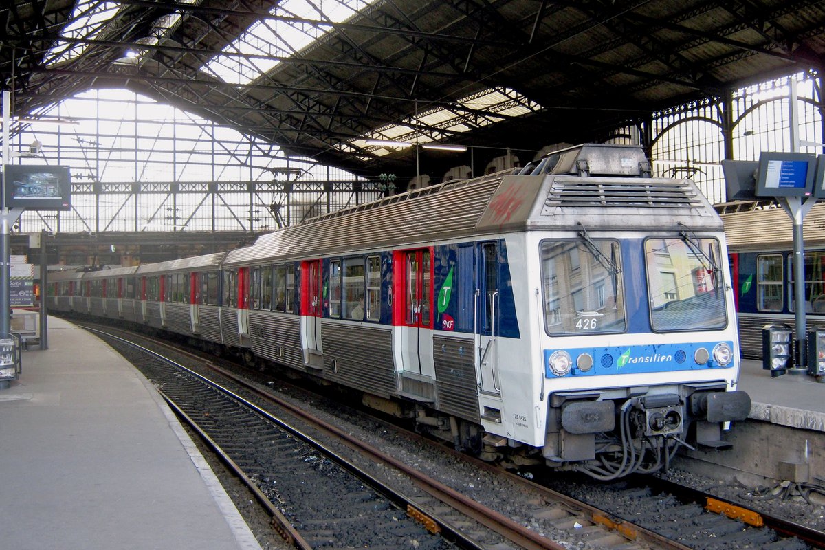 Transilien Z-6426 steht am 19 September 2011 in Paris Saint-Lazare.