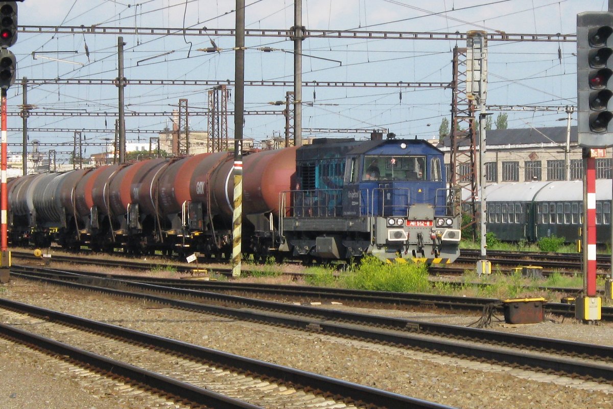 UniPetrol 741 512 zieht ein Ölzug durch Pardubice am 30 Mai 2012.