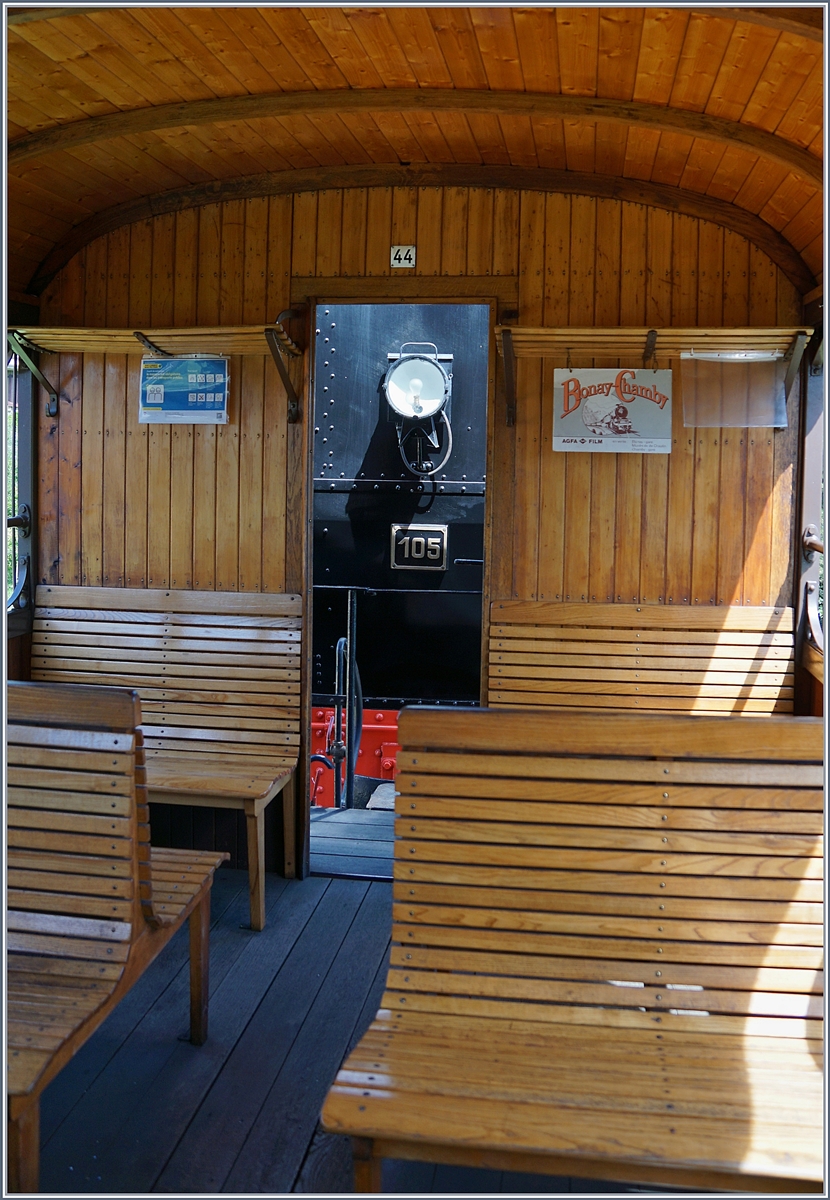 Unterwegs mit der Blonay-Chamby Bahn (BOB  Sommerwagen  C4 N° 44).

25. Juli 2020