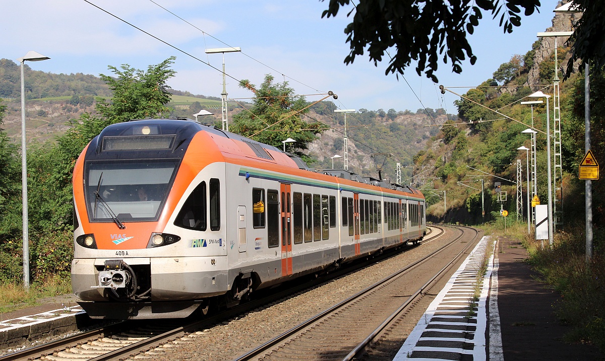 VIAS 409 (94 80 0428 143-2+0828 343-4+0828 243-6+0428 643-1) auf dem Weg nach Frankfurt beim Halt in Lorchhausen aufgenommen. 14.09.2021