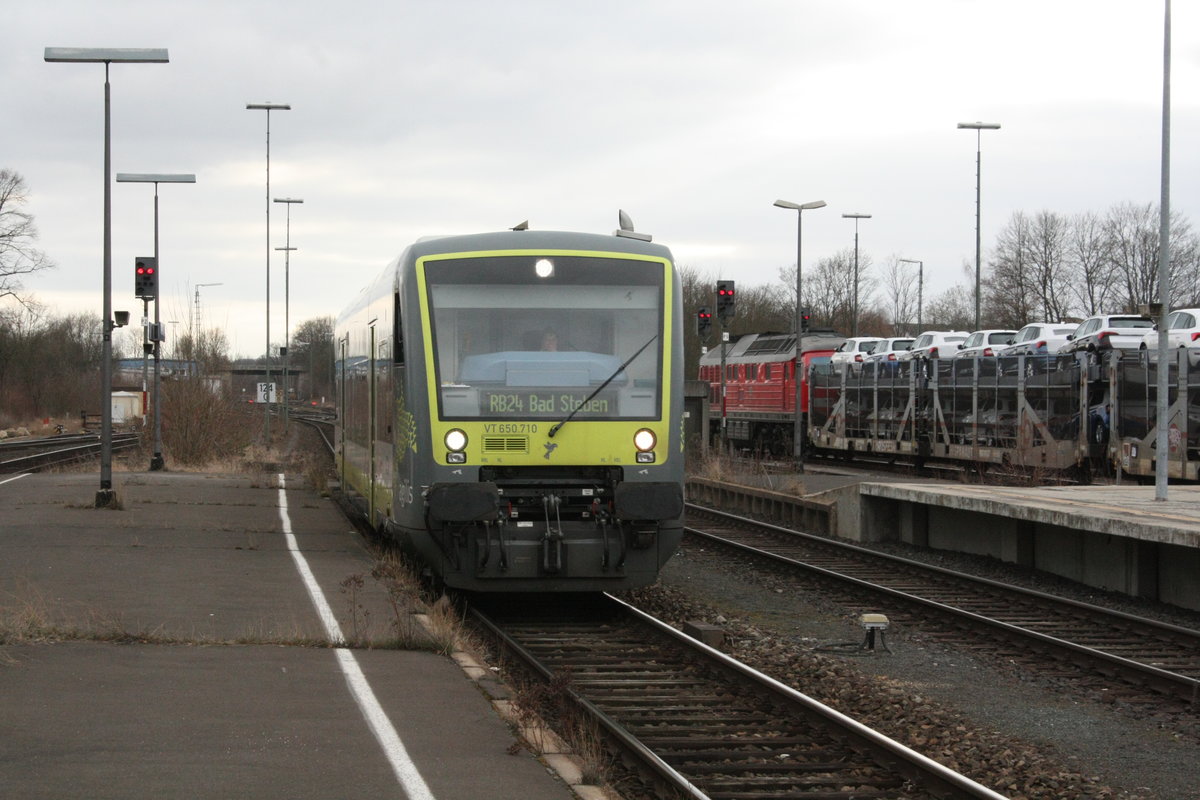 VT 650 710 von agilis als RB24 mit ziel Bad Steben bei der Einfahrt in den Bahnhof Marktredwitz am 22.3.21