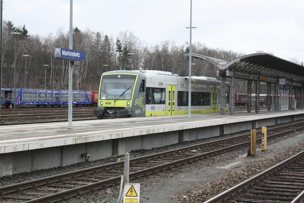 VT 650 719 von agilis verlsst als RB24 mit ziel Coburg den Bahnhof Marktredwitz am 23.3.21