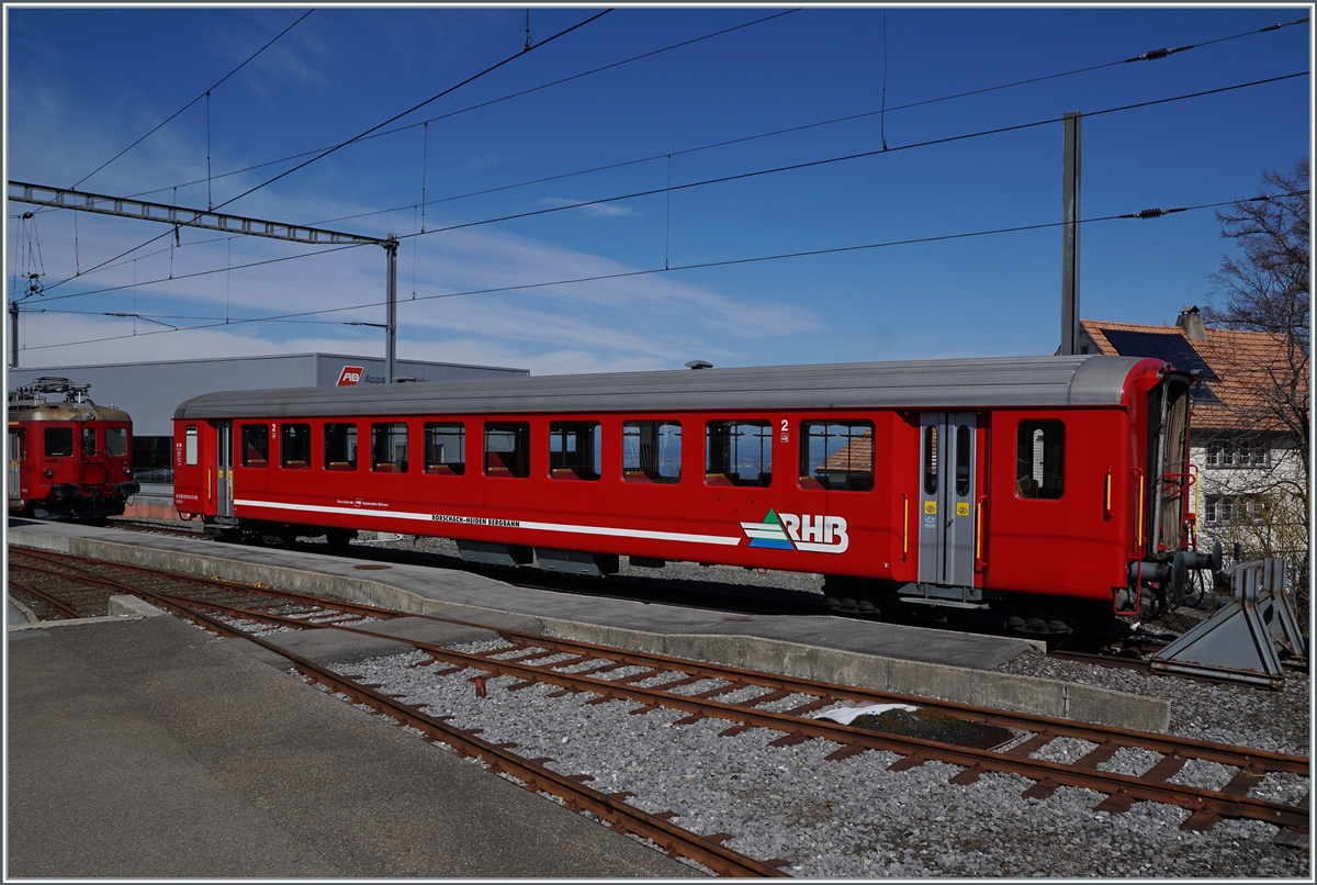 Während bei der SBB die letzten EW I aus dem planmässigen Dienst ausschieden, schient der RHB EW I B 10 (96 85 835 5010-8 CH-AB) auch künftig hin und wieder im Einsatz zu sein.

23. März 2021