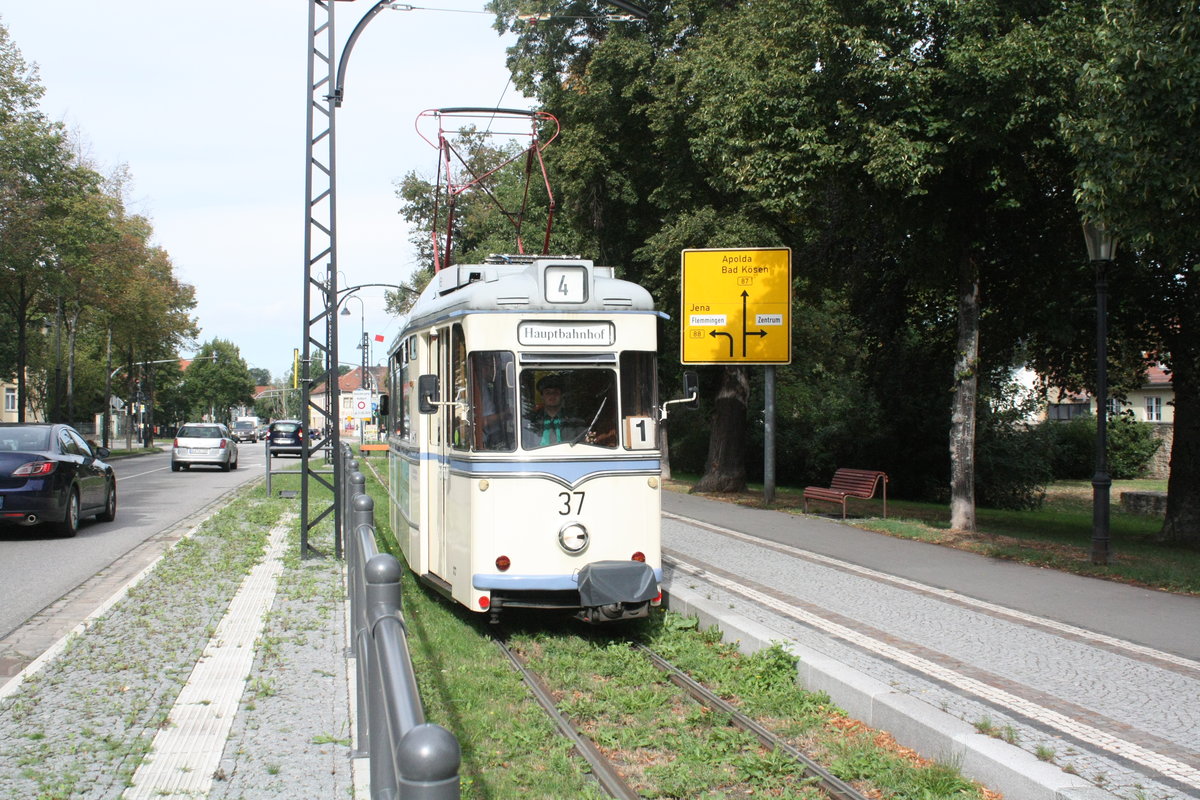 Wagen 37 der Naumburger Straenbahn verlsst die Endhaltestelle Salztor in Richtung Hauptbahnhof am 29.8.20