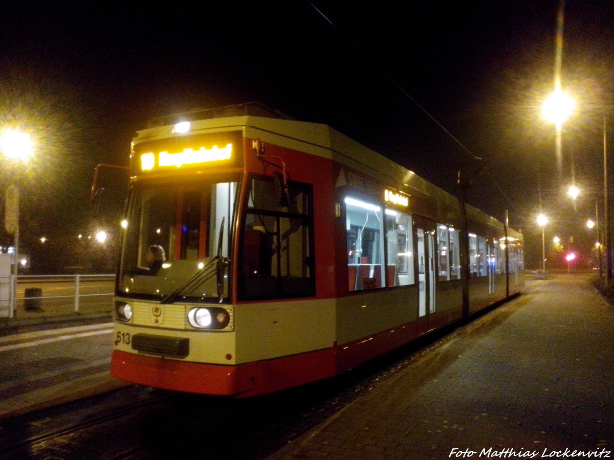 Wagen 613 der HAVAG standte als Linie 10 mit ziel Hauptbahnhof an der  Endhaltestelle Gttinger Bogen zur abfahrt bereit am 11.11.14