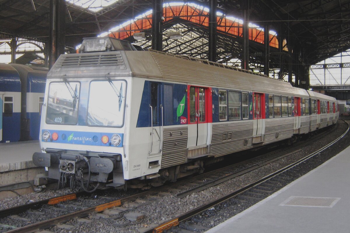 Z-6409 steht am 19 September 2011 in Paris Saint-Lazare.