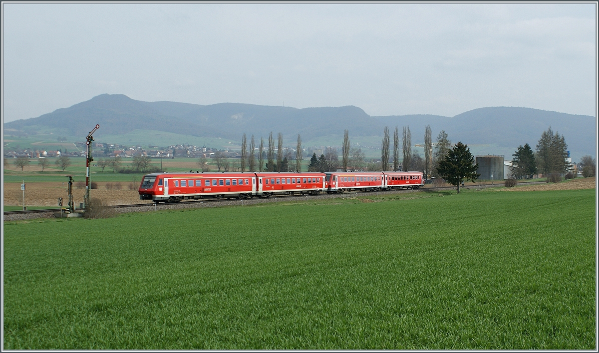 Zwei DB VT 611 im Klettgau (CH) bei Wichlingen-Hallau. 

8. April 2010