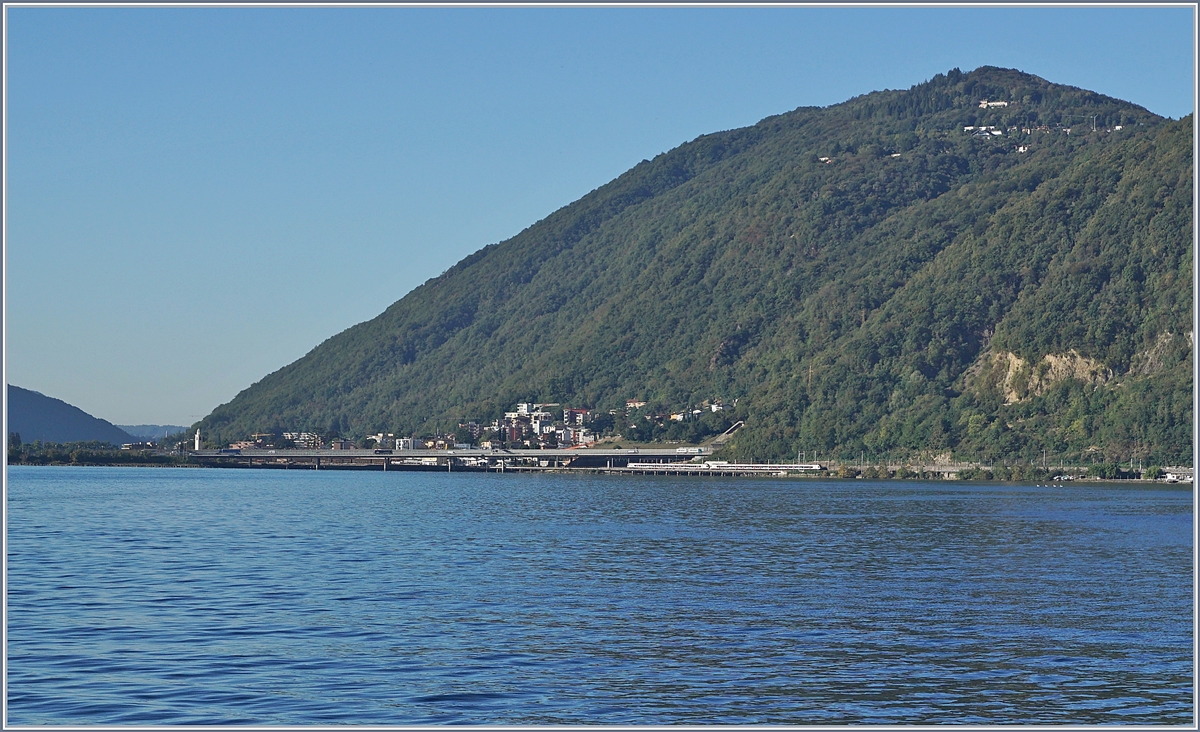 Zwei TILO Flirts kurz vor Melide. 

28. Sept. 2018