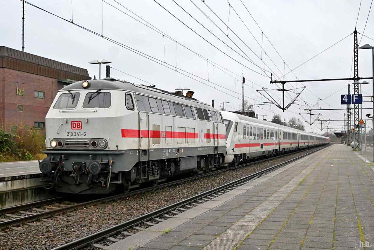 218 341-6 übernahm den IC 2310 nach westerland/sylt in itzehoe,06.12.25