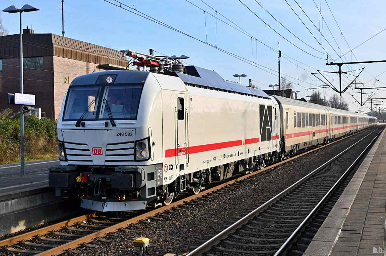 2248 503-5(vectron dm) übernahm den IC 2374 nach westerland/sylt im bahnhof itzehoe,21.01.26
