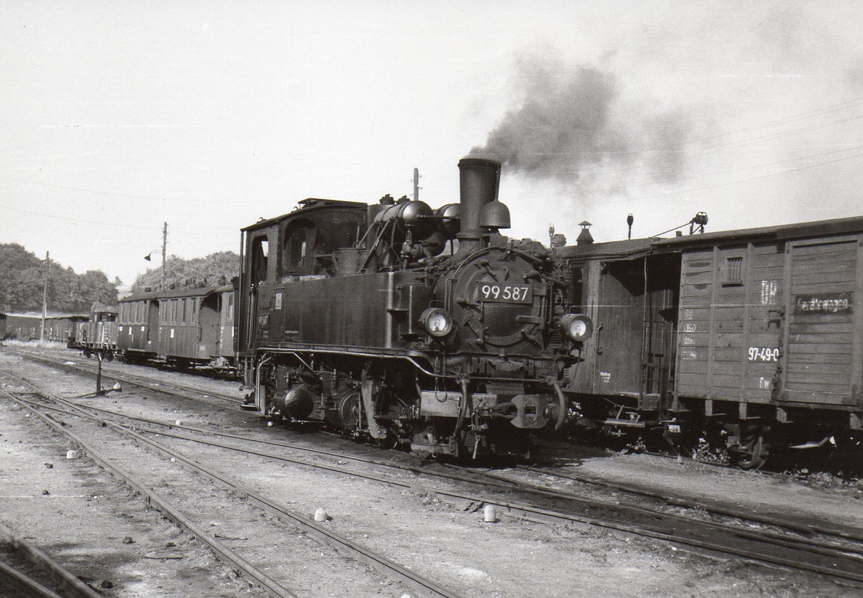 99 587 im Bahnhof Bergen Rügen Ost am 9.7.1969