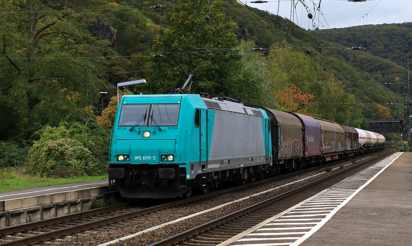 ATLU 185 609-5 mit G�terzug Durchfahrt Bingen Hbf. 22.10.2023