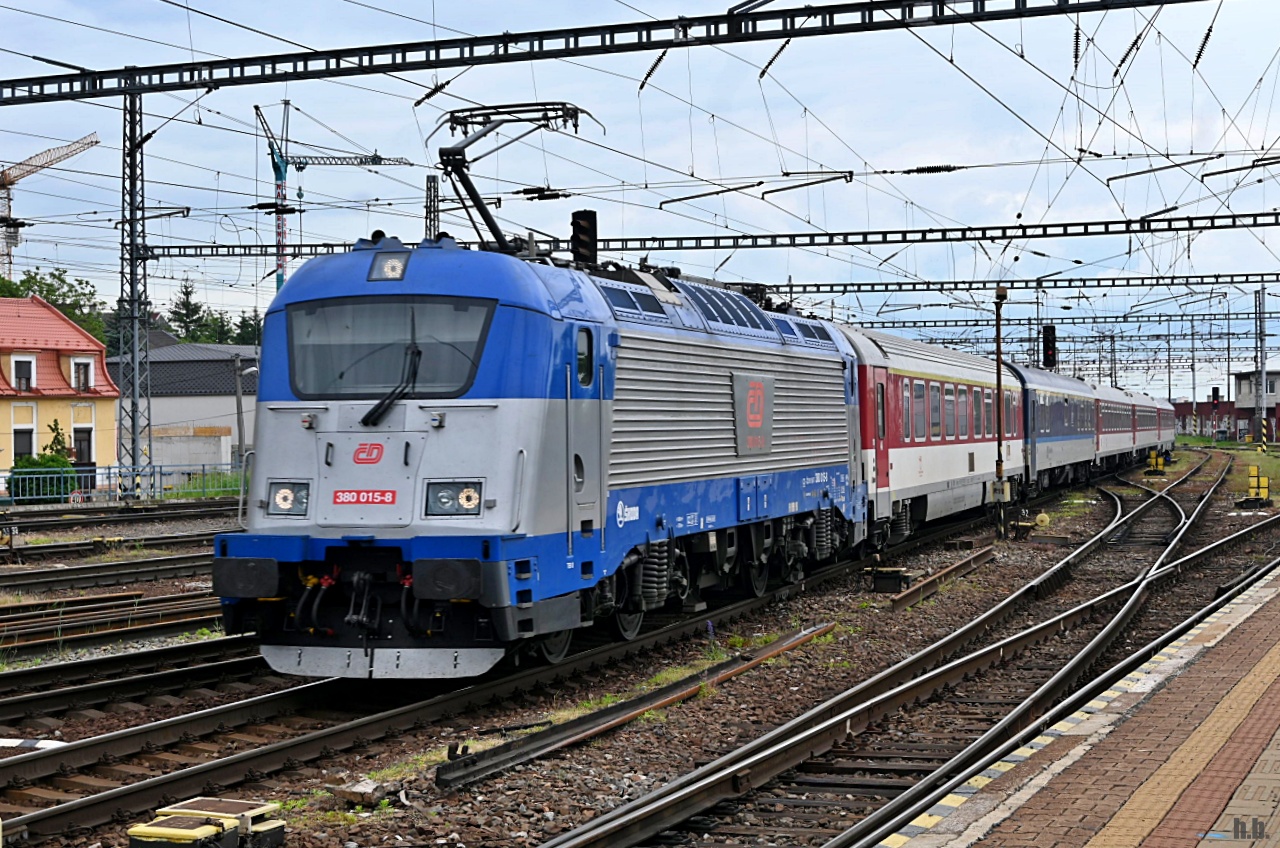 CD 380 015 fuhr mit den eurocity aus budapest-nyugati nach bratislawa hl.st.  08.05.24